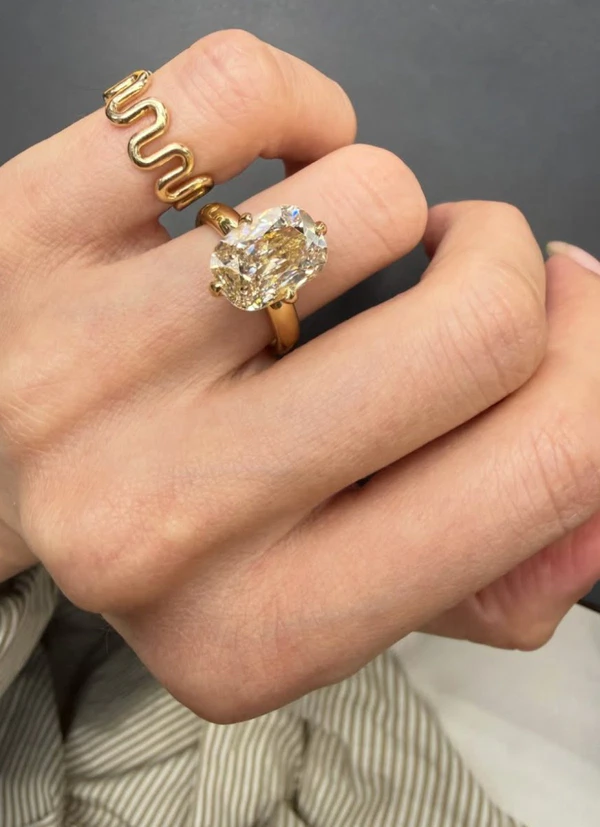 <a href="https://www.instagram.com/p/Dcvzg28G740/">Izzy Atelier</a>