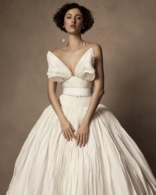 10 Ways to Style-Up Your Wedding Dress from Ceremony to Reception