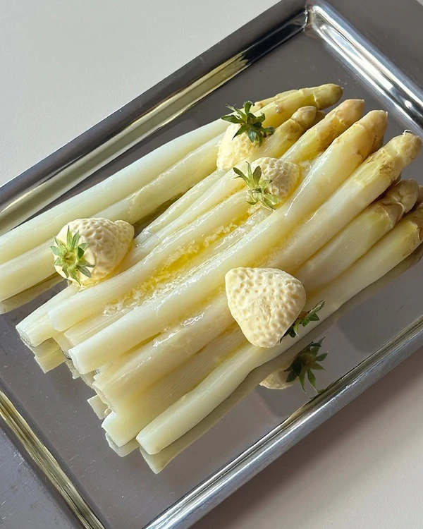 45 Creative Ways to Style & Display Food at Your Wedding