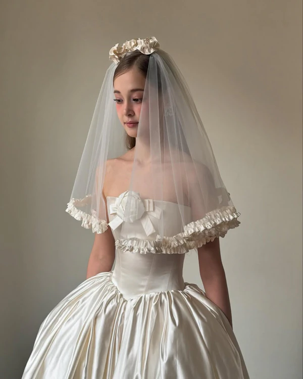 <a href="https://www.instagram.com/p/DUDsOHkFJPT/?img_index=1">Marrow Bridal</a>