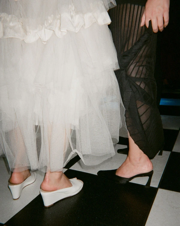 Inside a Daringly Colorful & Cool Wedding at a Melbourne Art Gallery