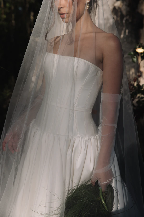 A Darkly Romantic Wedding Soirée
