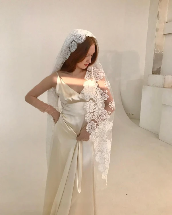 <a href="https://www.instagram.com/p/CWbx78JJmQJ/?img_index=1">Blanco</a>, Photography: <a href="https://www.instagram.com/eseniyaa/">Eseniia Araslanova</a>