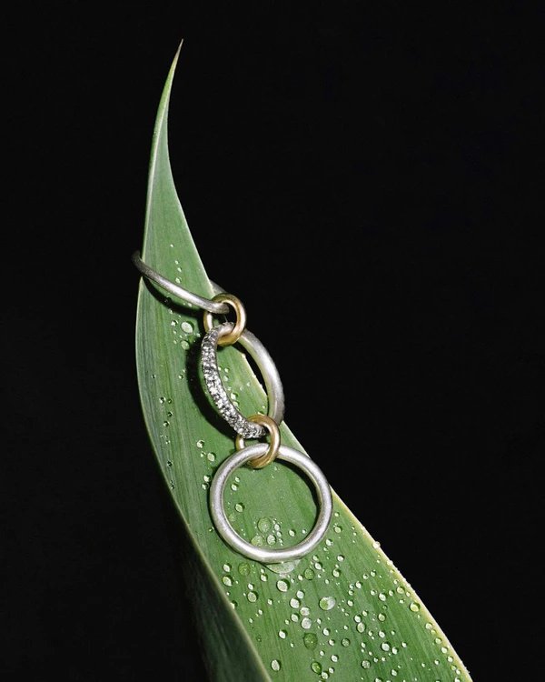 <em><span style="text-decoration: underline; color: #95a5a6;"><a style="color: #95a5a6; text-decoration: underline;" href="https://www.instagram.com/spinellikilcollin" target="_blank" rel="noopener">Spinelli Kilcollin</a></span></em>