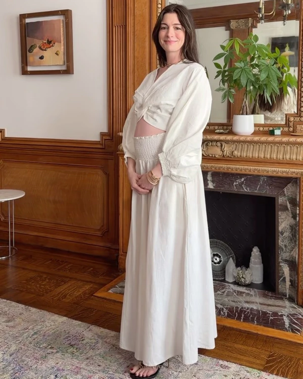 Anne Hathaway Reveals She’s Expecting Her Third Child — photo 2