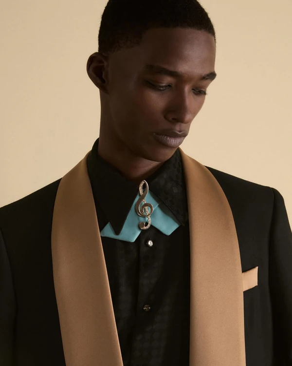 <a href="https://www.instagram.com/p/DGlayJ6vX5T/?img_index=6">Amiri</a>