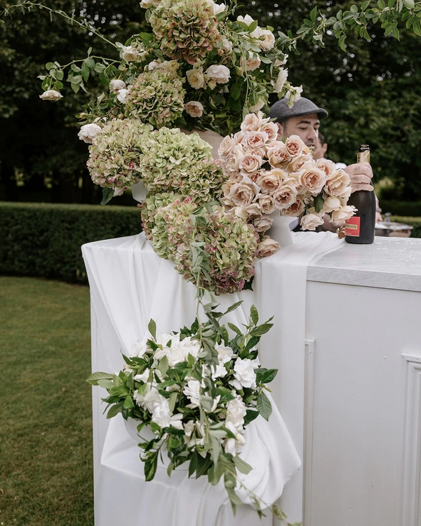 An Elegant Garden Wedding with a Traditional Korean Twist