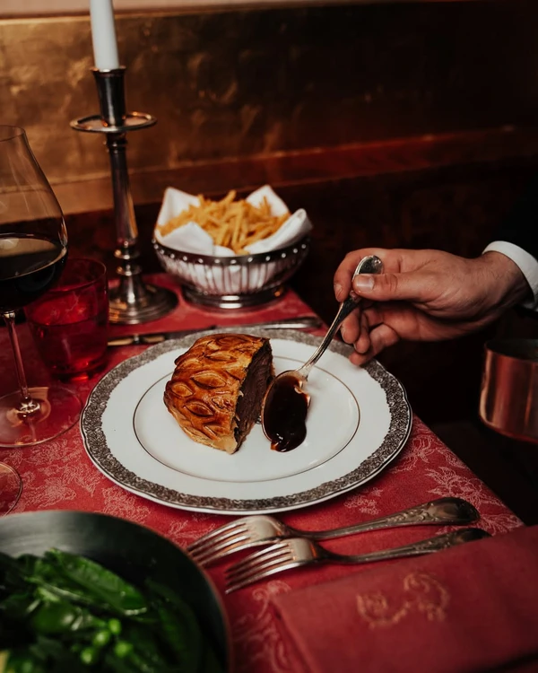 10 Romantic Restaurants for Date Night in Paris