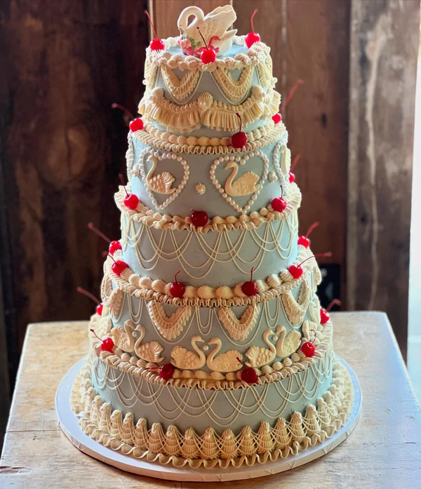 <a href="https://www.instagram.com/p/DAyei2huQE_/?img_index=1">Velvet Valley Cakes</a>