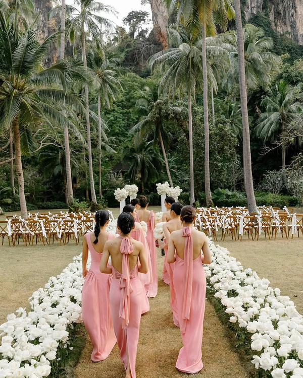 <a href="https://www.instagram.com/p/DOOWsweDHZW/?img_index=1">The Wedding Bliss Thailand</a>, Photography: <a href="https://www.instagram.com/bringmesomewherenice/">BMSN</a>