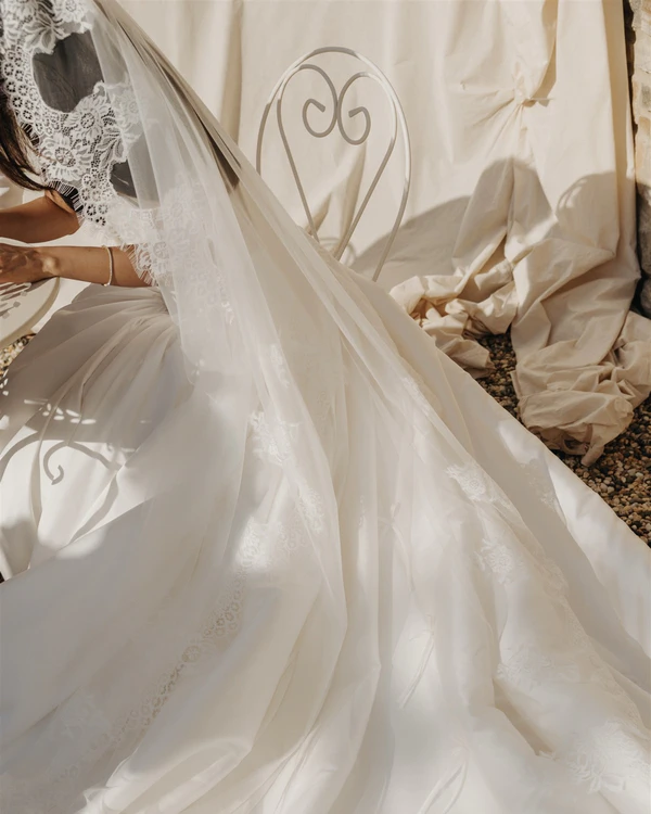 A Slim Aarons Inspired Wedding with Tropical Touches in the Byron Bay Hinterland