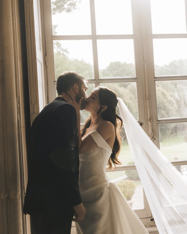 An Intimate Parisian Wedding Amidst an Elegant Château Garden — photo 2