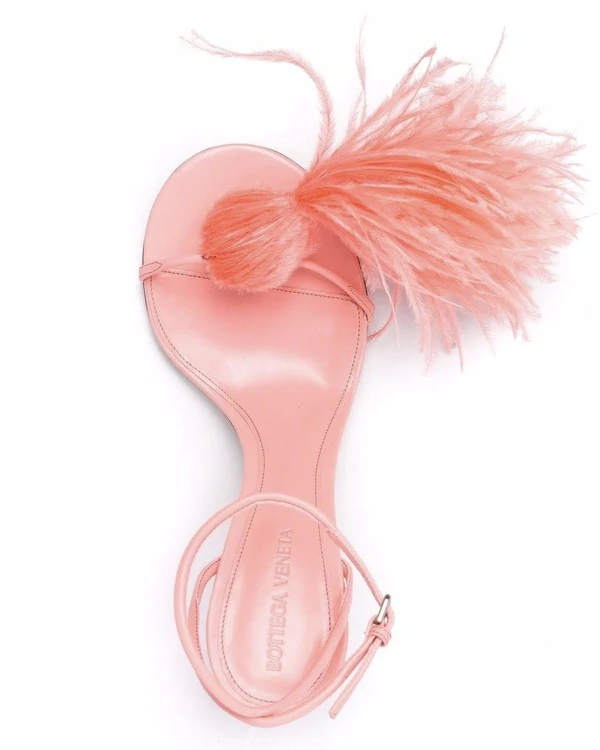 Wedding Trends 2022: Feathers