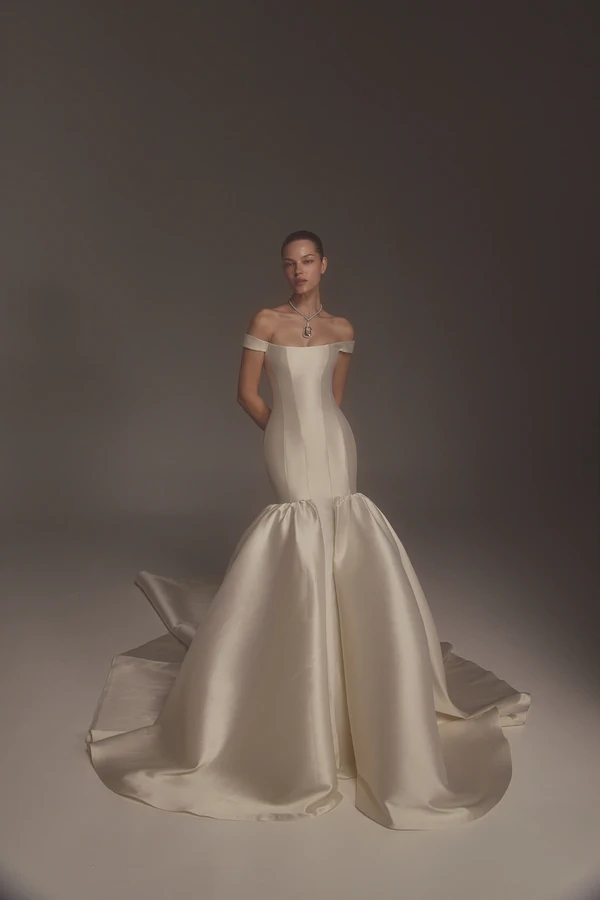<a href="https://www.instagram.com/edenaharon_hautecouture/">Eden Aharon</a>