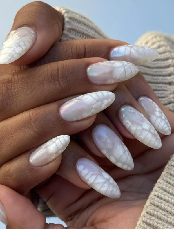 <a href="https://www.instagram.com/p/DJSNvT4NDMI/?img_index=1">Chummy Nails</a>