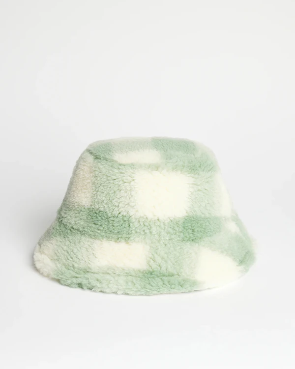 14 Trendy Winter Hats