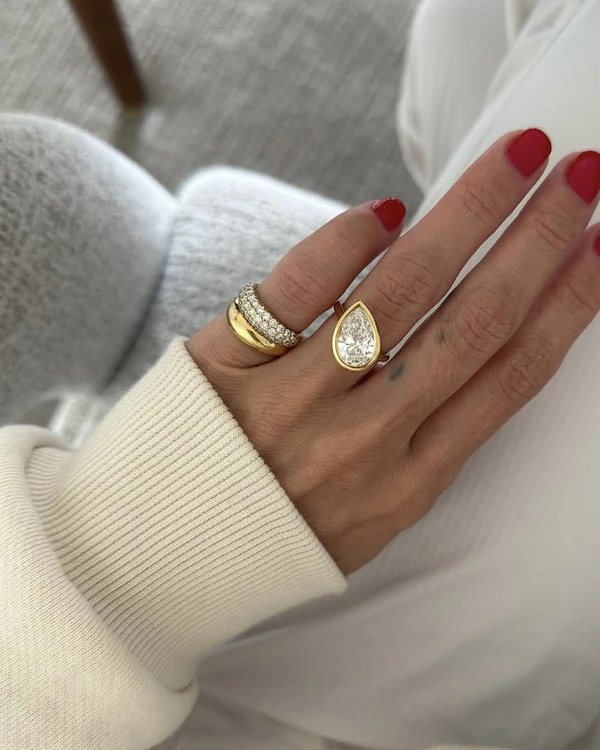 <span><a href="https://www.instagram.com/p/DM6aLIqzDWo/?img_index=1">THE PRESTWICK PLACE RING</a>, $19,000</span>
