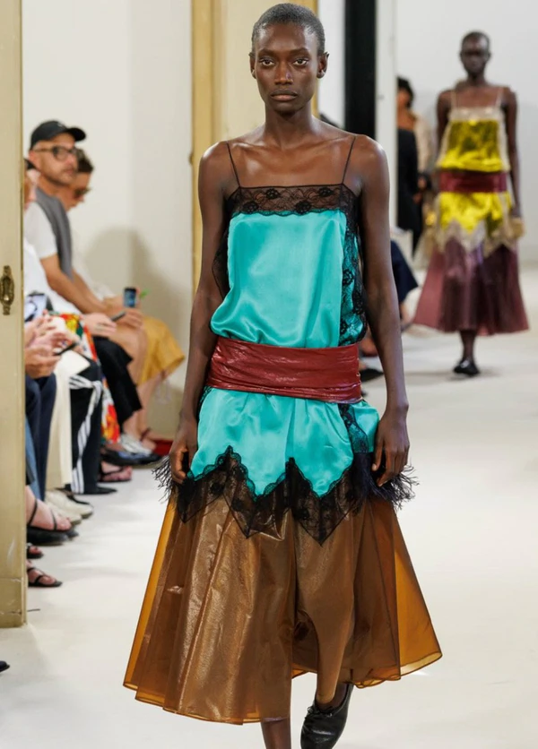 <a href="https://www.instagram.com/p/DdrpSKZHCtV/?img_index=11">Alberta Ferretti</a>