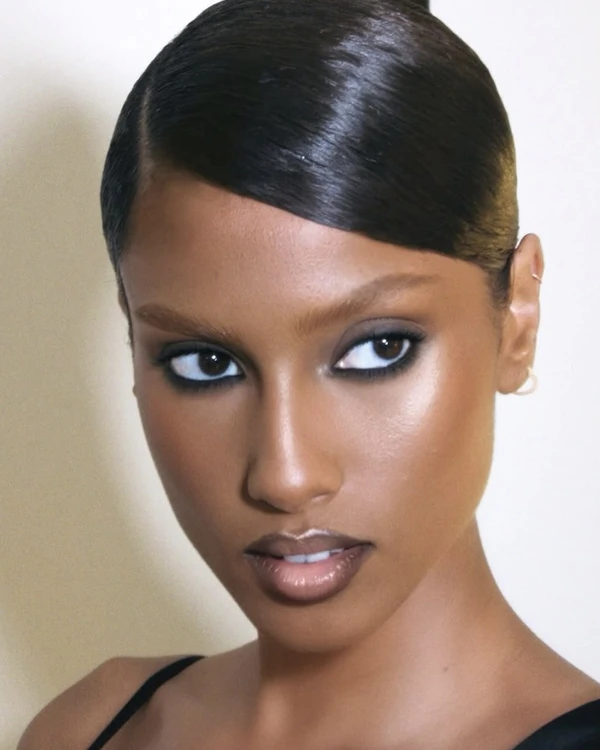 <a href="https://www.instagram.com/p/DJe6IrRshPC/?img_index=1">Naima Bremer</a>
