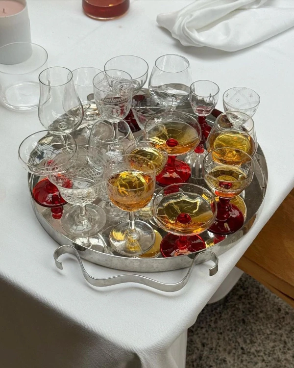 40 Trendy Ideas for Serving Your Wedding Cocktails