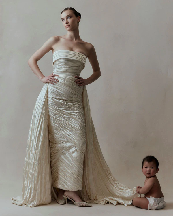 20 Textural Bridal Dresses We're Crushing On