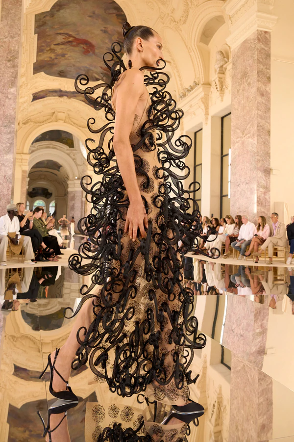 <a href="https://schiaparelli.com/en/pages/looks/haute-couture-automne-hiver-2026-27-look-3">Schiaparelli</a>