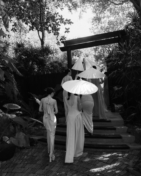 <a href="https://www.instagram.com/p/DOOWsweDHZW/?img_index=1">The Wedding Bliss Thailand</a>, Photography: <a href="https://www.instagram.com/bringmesomewherenice/">BMSN</a>