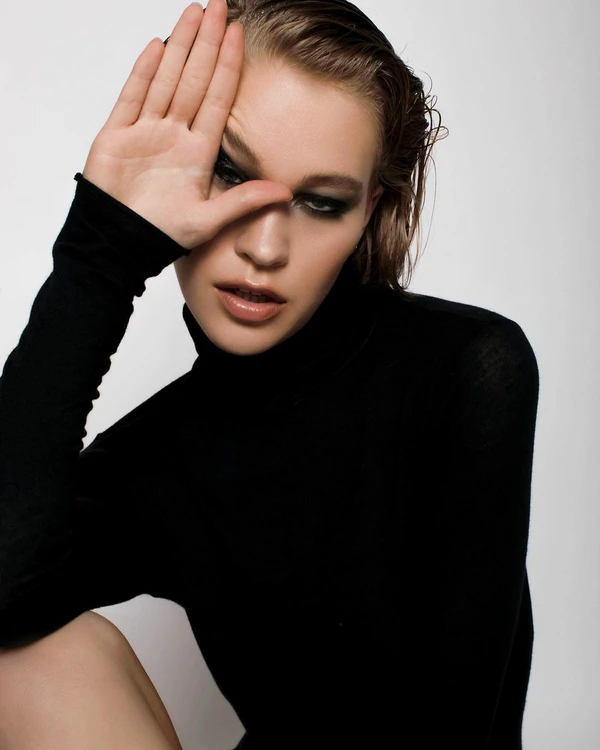 The Wet Hair Look is the Perfect Wedding Trend