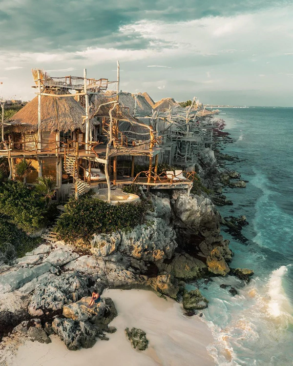 7 Extraordinary Honeymoon Hotels Around the World