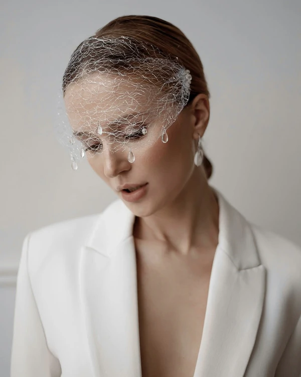 20 It-Girl Bridal Hair Accessories Beyond the Veil
