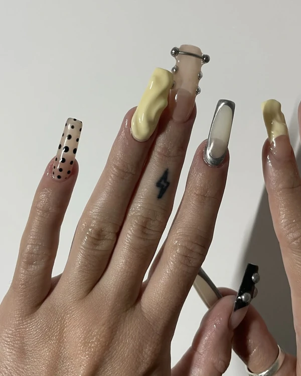 <a href="https://www.instagram.com/p/DQ9v8sZjQs7/?img_index=2">Bibbi Nails</a>