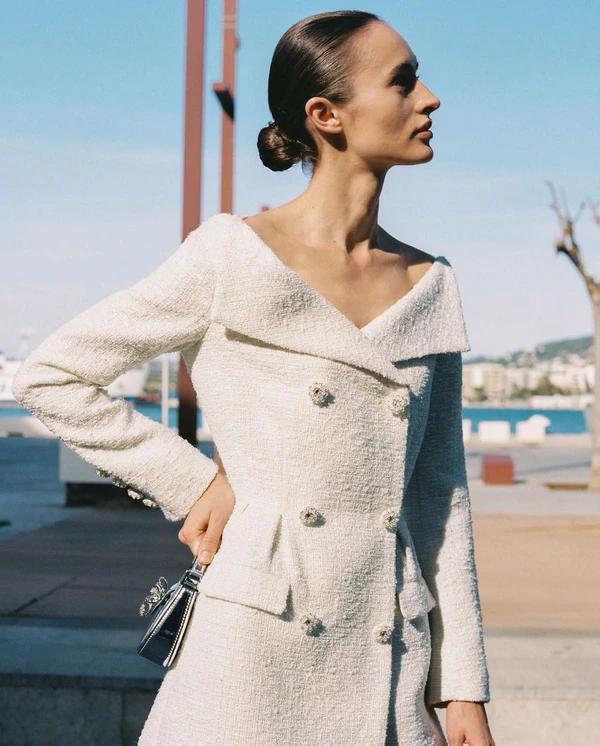 14 Stunning Dresses to Inspire Winter Brides — photo 1
