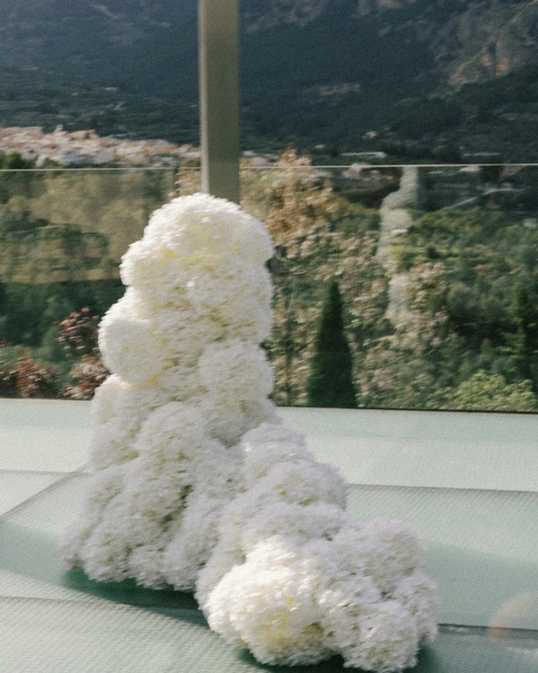 A Mediterranean Sunset Soirée With a Fresh Citrus Sixties Twist