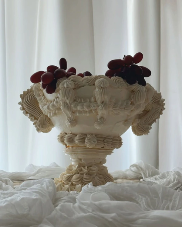 <a href="https://www.instagram.com/p/DVl7_z_DBJX/?img_index=4" target="_blank">Atelier Flora</a>