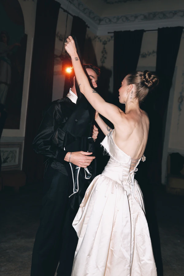 A Fever Dream Lisbon Wedding Where Art & History Collide at Palácio do Grilo