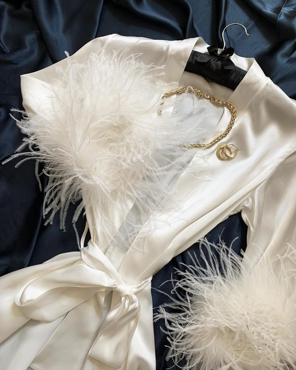12 Elegant Robes Perfect for Getting Ready — photo 2