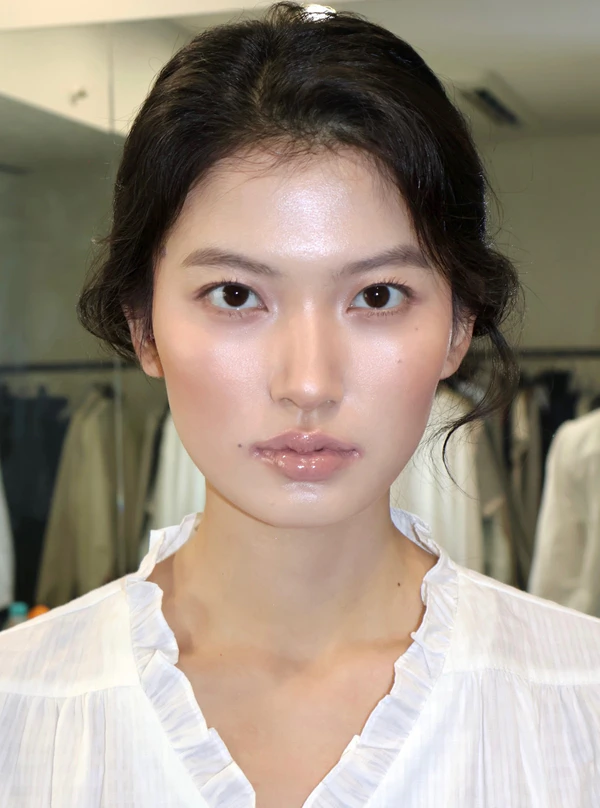 <a href="https://www.instagram.com/p/DUDY6Pnk3w4/?img_index=1">Xury Makeup</a>