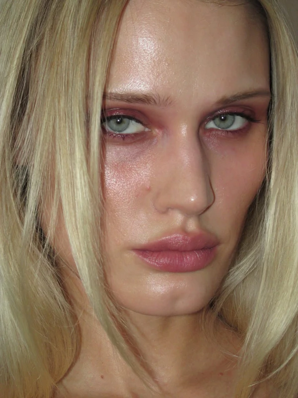 <a href="https://www.instagram.com/kseyonce/p/DOWPErGCNOg/?img_index=2">Kseniia Sindieieva</a>