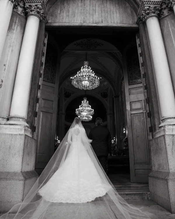 The Pros & Cons of a First Look