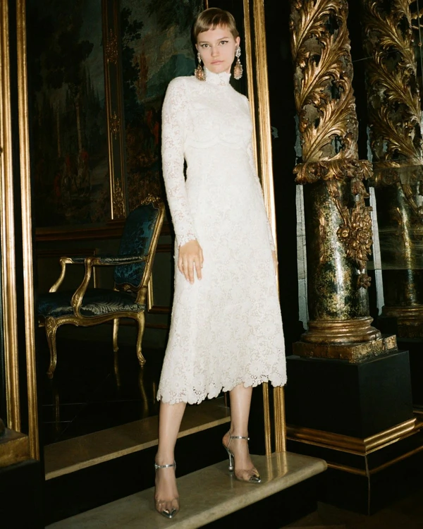 Elegant Bridal Dresses for Autumn Wedding