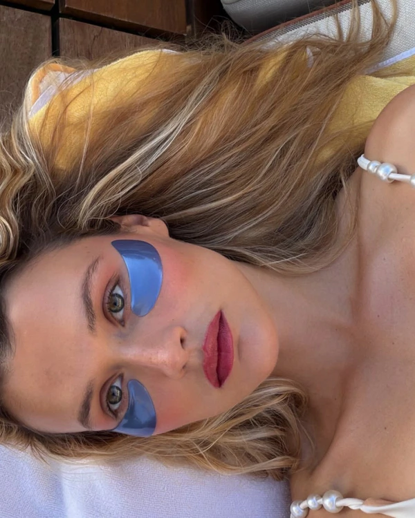 <a href="https://www.instagram.com/p/Dav6X6ckua9/?img_index=1">Summer Fridays</a>, Content: <a href="https://www.instagram.com/chloelecareux/">Chloe Lecareux</a>