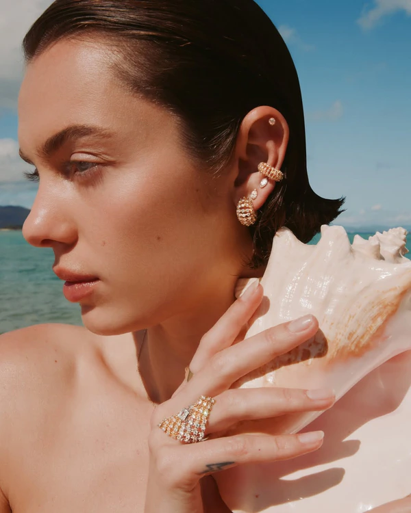 25 Fine Jewelry Stud Earrings Perfect for the Modern Bride — photo 1