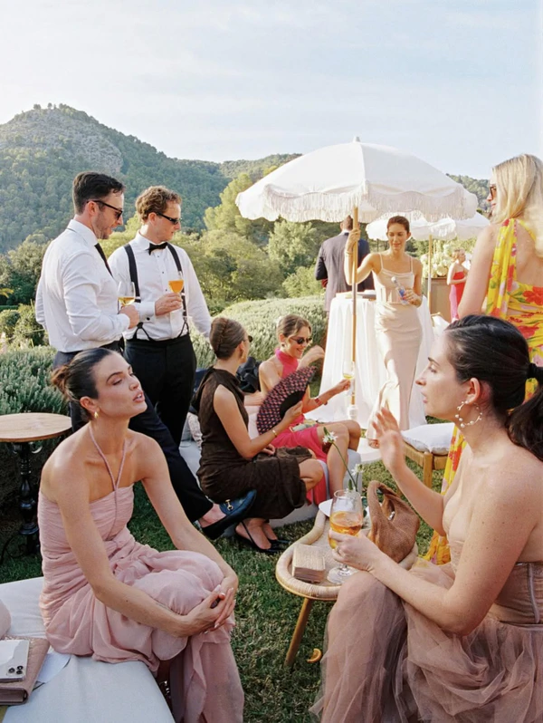 <a href="https://www.instagram.com/julie_julia_weddings/">Julie & Julia Weddings</a>, Photography: <a href="https://www.instagram.com/p/DWekinXiMos/?img_index=3">Paco & Aga</a>