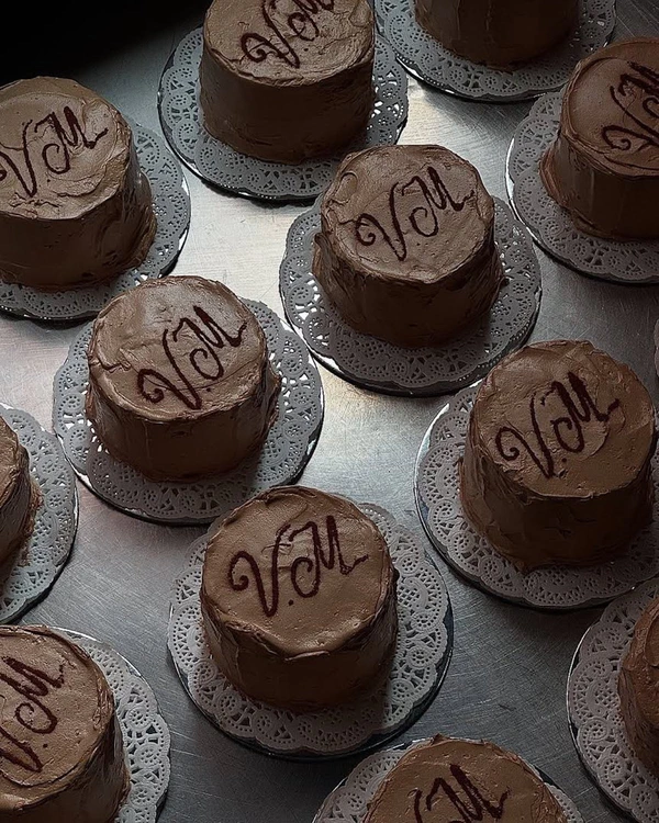 40 Irresistible Chocolate Brown Wedding Cakes & Desserts