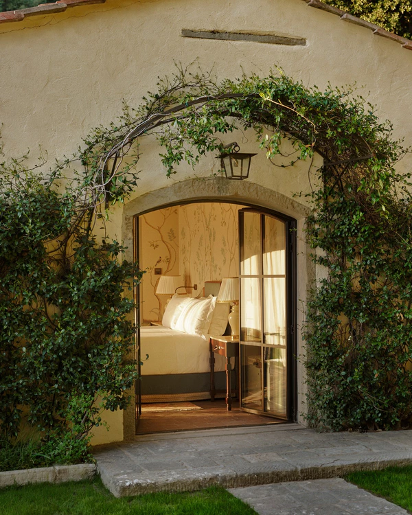 <a href="https://www.instagram.com/belmondvillasanmichele/p/DX3wWdfHH-N/?img_index=3">Villa San Michele</a>