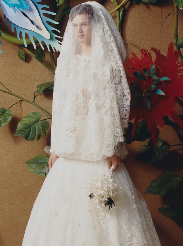 <a href="https://www.instagram.com/p/DanrT8uDh75/?hl=en&img_index=1">Chanel</a>