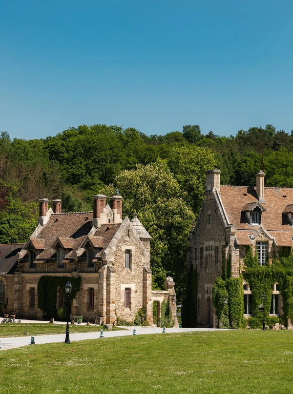 <a href="https://www.instagram.com/p/DJoGIuRswT-/?hl=en&img_index=1">Abbaye des Vaux-de-Cernay</a>, Photography: <a href="https://www.instagram.com/morecontentstudio/?hl=en">More Content Studio</a>