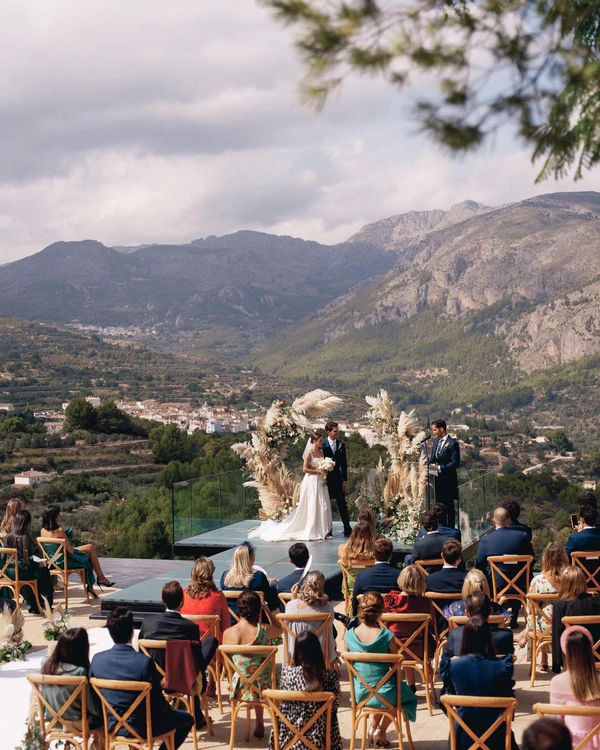 Wedding Guest Dos and Don'ts