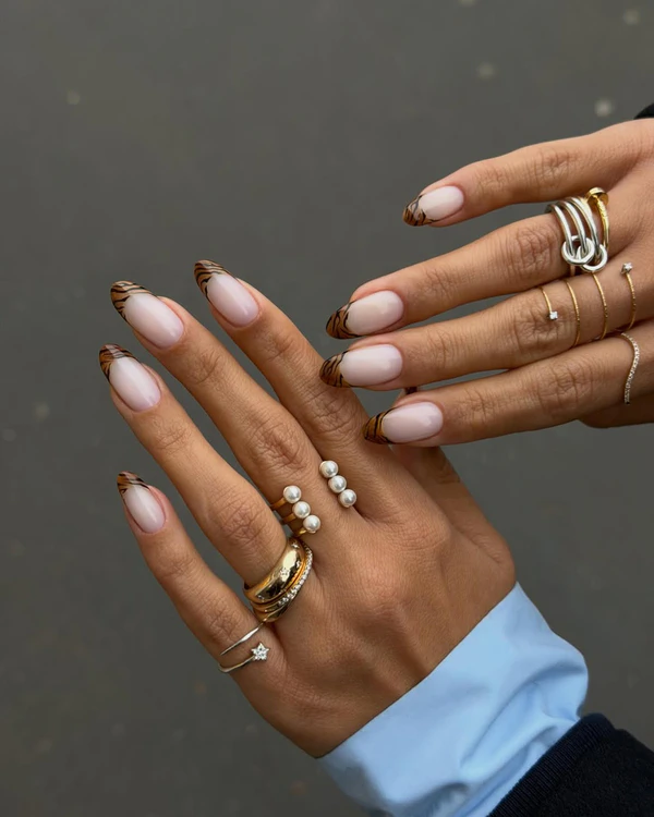<a href="https://www.instagram.com/p/DVjnIC0iCBf/?img_index=2">Chummy Nails</a>