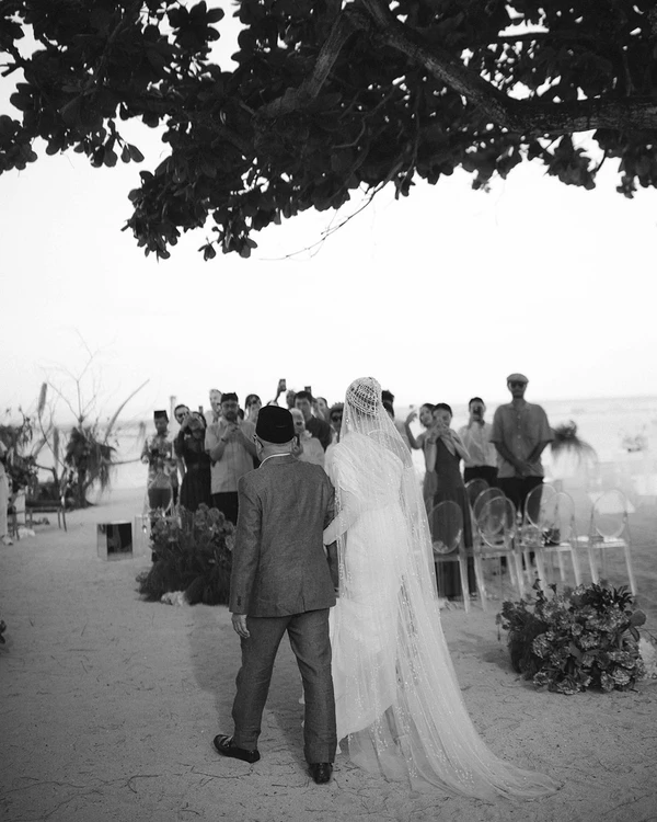 A Chic & Spiritual Beach Wedding on the Tropical Shores of Bali